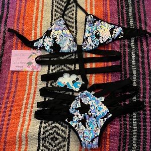 SOLD i HeartRaves sparkley bodysuit with black straps